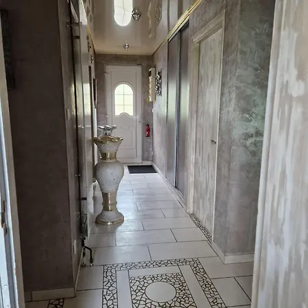 Holiday home Maison Charmante A Avec Jardin Et Parking Inclus Berlaimont