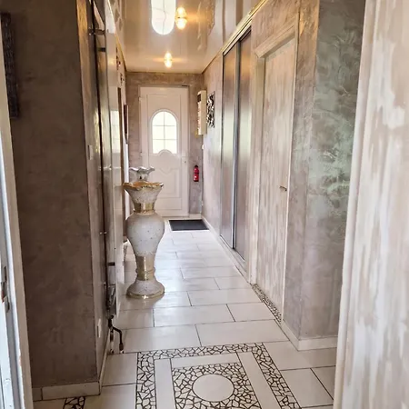 Maison Charmante A Avec Jardin Et Parking Inclus *